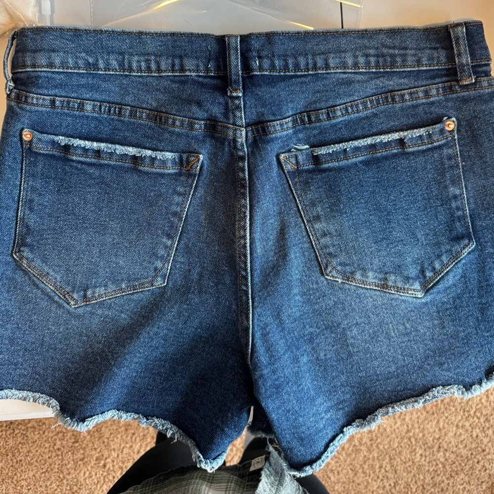 Kensie VintageLuxe Blue Jean Shorts No Size Tag, 16” Waist - Picture 6 of 8